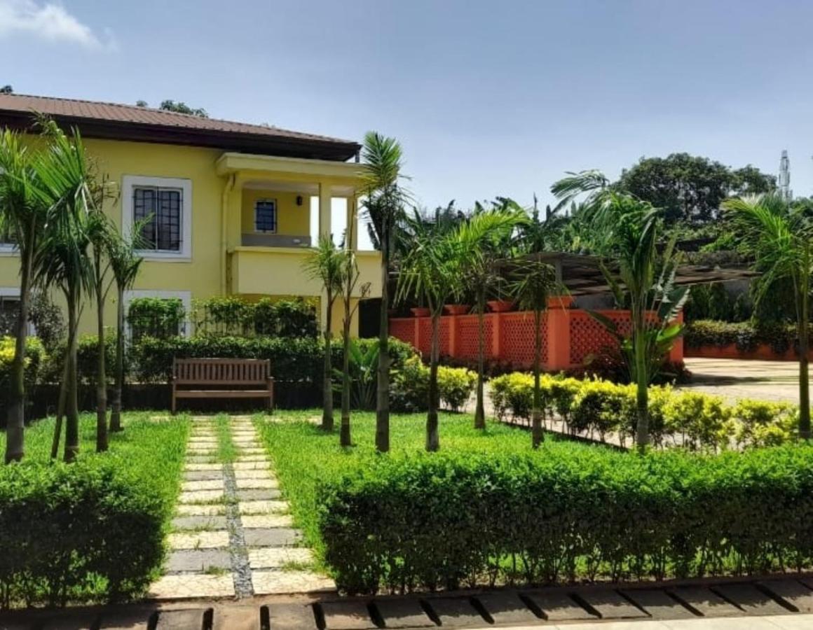 Riad Prince Louis Yaoundé Eksteriør bilde