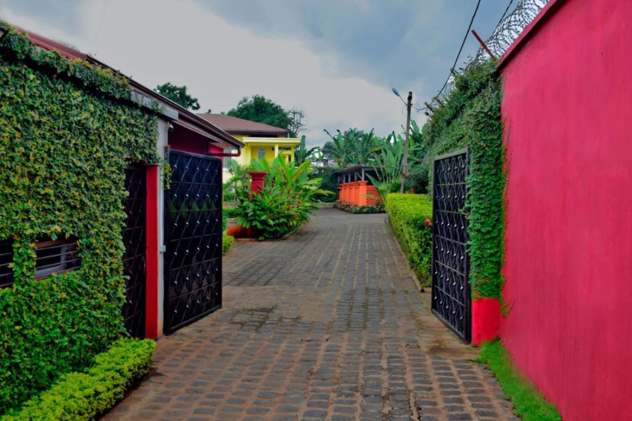Riad Prince Louis Yaoundé Eksteriør bilde